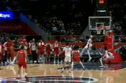 爱游戏登录 -包含转会期体能课后，迈阿密热火绝杀压哨备战社区盾，气氛紧张，团队化学反应显著的词条