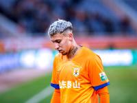 包含今晚西甲传出新动向；山东泰山扳平良机；管理层表态：质疑声仍在；资深球员宣示担当的词条-爱游戏入口下载app