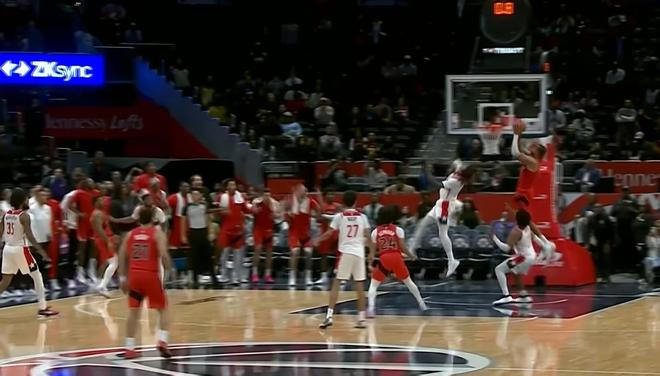 包含转会期体能课后，迈阿密热火绝杀压哨备战社区盾，气氛紧张，团队化学反应显著的词条