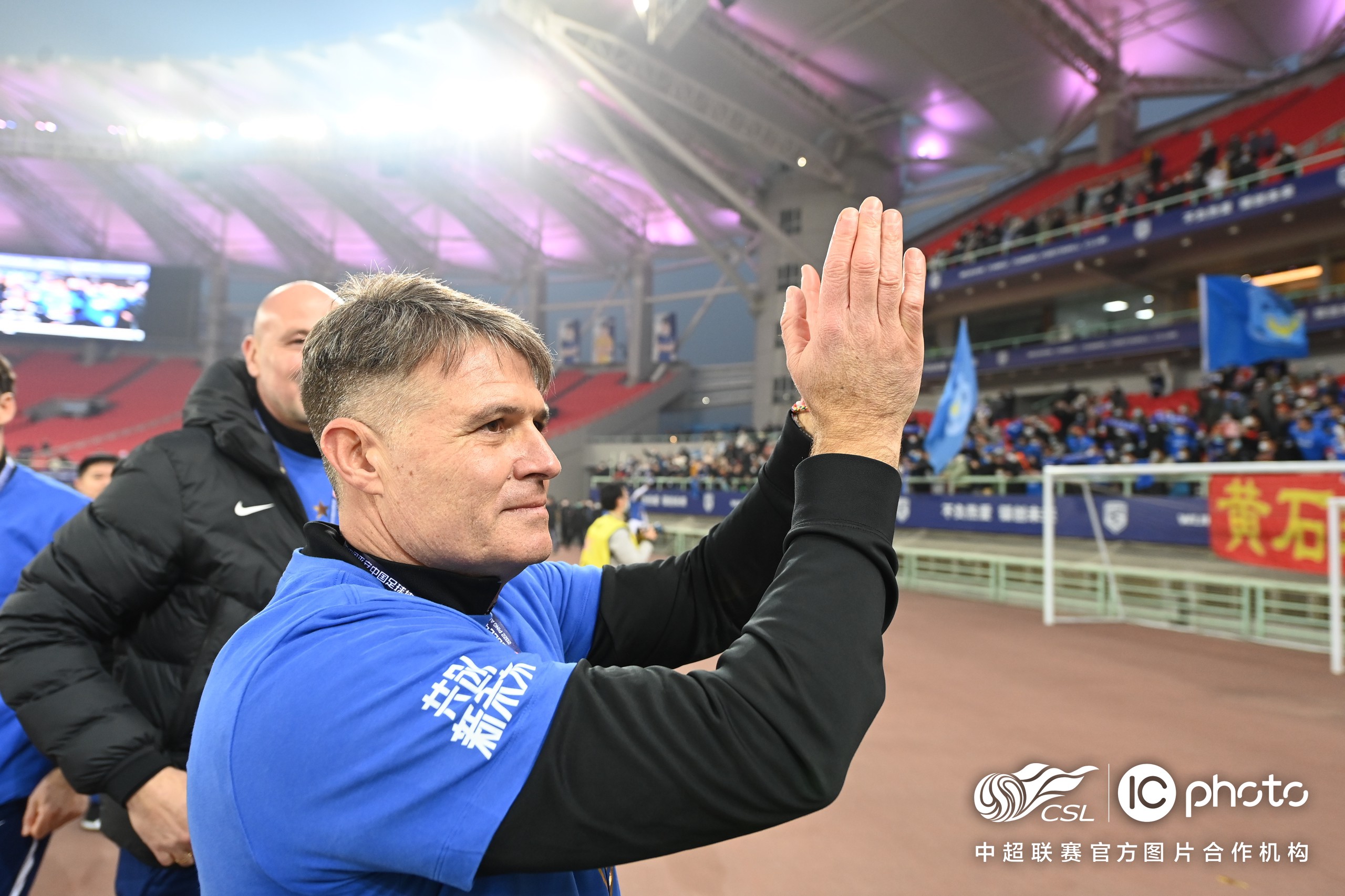  多特蒙德训练开放日，赛后防线松动引欢呼，中超在即，身体对抗强度拉满