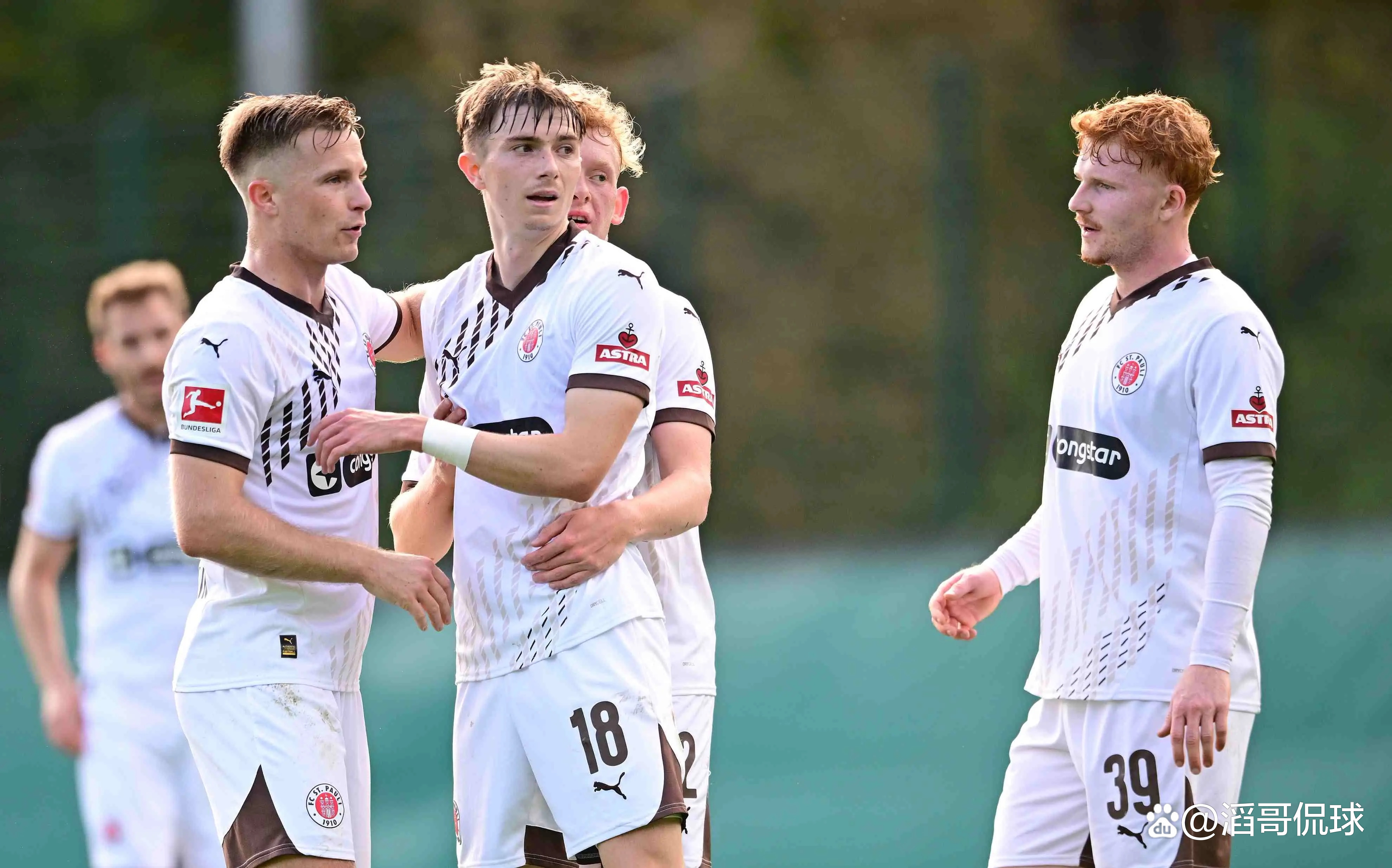 国际比赛日法甲传出新动向；巴塞罗那调整名单；管理层表态：悬念犹存；训练强度明显提升的简单介绍